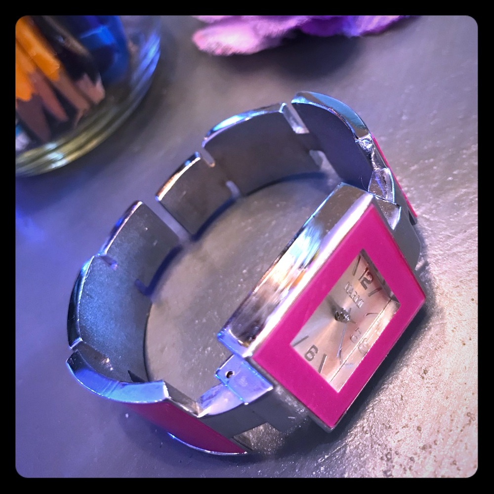 Narmi watch